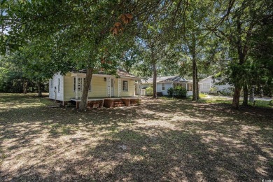 This charming 2-bedroom, 1-bath cottage with no HOA is located on Beachwood Golf Club in South Carolina - for sale on GolfHomes.com, golf home, golf lot