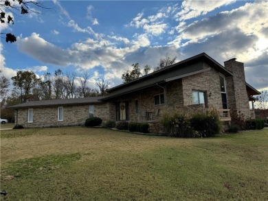 Nice brick home in a quiet neighborhood just outside city on Dawn Hill Country Club in Arkansas - for sale on GolfHomes.com, golf home, golf lot