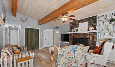 Cozy and comfy cottage located in Central Bella Vista near on Bella Vista Country Club - Berksdale in Arkansas - for sale on GolfHomes.com, golf home, golf lot