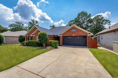 Beautifully updated 3 bed, 2 bath home on the golf course! on The Country Club of Arkansas in Arkansas - for sale on GolfHomes.com, golf home, golf lot