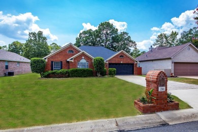 Beautifully updated 3 bed, 2 bath home on the golf course! on The Country Club of Arkansas in Arkansas - for sale on GolfHomes.com, golf home, golf lot