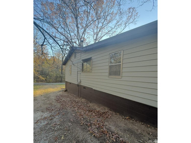 Charming 3-bedroom, 2-bath ranch-style home in the heart of on Cherokee Village North Course in Arkansas - for sale on GolfHomes.com, golf home, golf lot