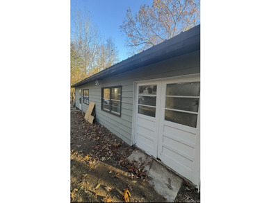 Charming 3-bedroom, 2-bath ranch-style home in the heart of on Cherokee Village North Course in Arkansas - for sale on GolfHomes.com, golf home, golf lot