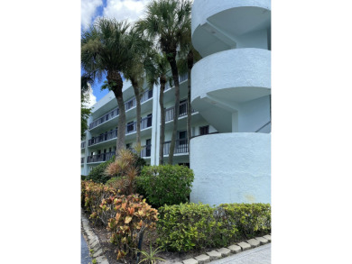 55+ COMMUNITY-GREAT VALUE.  MOTIVATED SELLER BRING ALL OFFERS on Poinciana Golf Club in Florida - for sale on GolfHomes.com, golf home, golf lot