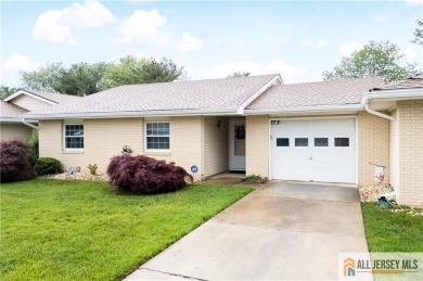 Welcome to this awesome buy in Clearbrook! Enjoy easy living in on Clearbrook Golf Club in New Jersey - for sale on GolfHomes.com, golf home, golf lot