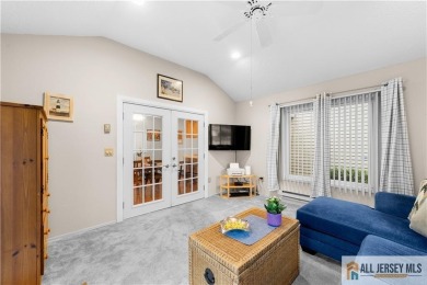 Welcome to this awesome buy in Clearbrook! Enjoy easy living in on Clearbrook Golf Club in New Jersey - for sale on GolfHomes.com, golf home, golf lot