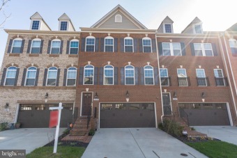 Meticulously maintained 3 bedroom and 3 full bath townhome on Lake Presidential Golf Club in Maryland - for sale on GolfHomes.com, golf home, golf lot