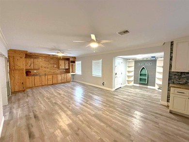 Short Sale. This LARGE 4/2/2 pool home sits on a peaceful on Port Charlotte Golf Club in Florida - for sale on GolfHomes.com, golf home, golf lot