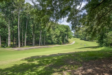 Welcome to this light and inviting 2-bed, 2 1/2 bath on Houndslake Country Club in South Carolina - for sale on GolfHomes.com, golf home, golf lot