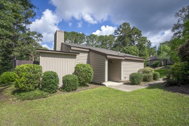 Welcome to this light and inviting 2-bed, 2 1/2 bath on Houndslake Country Club in South Carolina - for sale on GolfHomes.com, golf home, golf lot