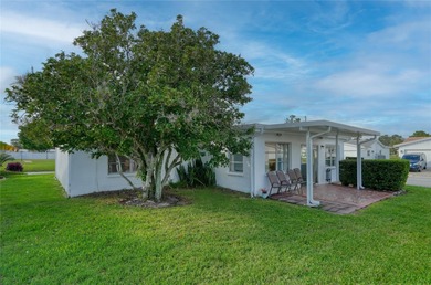 Adorable 2-bedroom, 2-bathroom home with a 1-car garage, ideally on Mainlands Golf Club in Florida - for sale on GolfHomes.com, golf home, golf lot