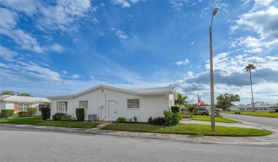 Adorable 2-bedroom, 2-bathroom home with a 1-car garage, ideally on Mainlands Golf Club in Florida - for sale on GolfHomes.com, golf home, golf lot