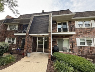 Perfect for first-time buyers, downsizers, or investors! This on Downers Grove Golf Club in Illinois - for sale on GolfHomes.com, golf home, golf lot