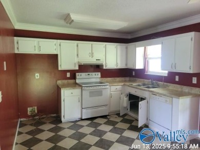ATTALLA - Near Big Wills Creek Golf Course.  This 3 bedroom, 2 on Wills Creek Country Club in Alabama - for sale on GolfHomes.com, golf home, golf lot