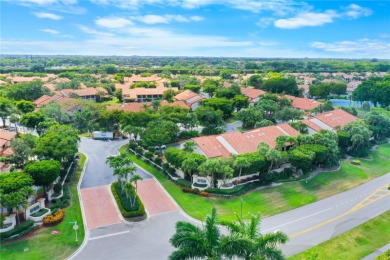 Turnkey Luxury in Boca Pointe! Elegantly renovated 3-bed, 2 on Boca Pointe Country Club in Florida - for sale on GolfHomes.com, golf home, golf lot