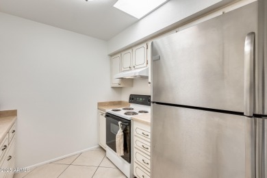 Move-in ready and freshly updated, this 1-bedroom, 1-bath home on Sun City Lakes West and East in Arizona - for sale on GolfHomes.com, golf home, golf lot