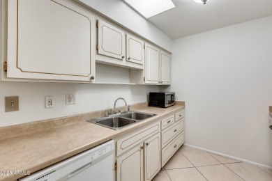 Move-in ready and freshly updated, this 1-bedroom, 1-bath home on Sun City Lakes West and East in Arizona - for sale on GolfHomes.com, golf home, golf lot