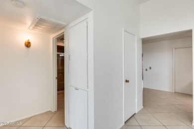 Move-in ready and freshly updated, this 1-bedroom, 1-bath home on Sun City Lakes West and East in Arizona - for sale on GolfHomes.com, golf home, golf lot