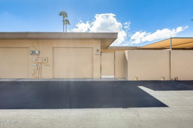 Move-in ready and freshly updated, this 1-bedroom, 1-bath home on Sun City Lakes West and East in Arizona - for sale on GolfHomes.com, golf home, golf lot