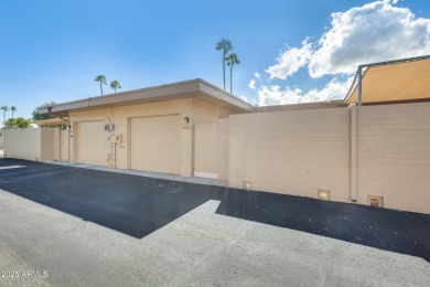 Move-in ready and freshly updated, this 1-bedroom, 1-bath home on Sun City Lakes West and East in Arizona - for sale on GolfHomes.com, golf home, golf lot