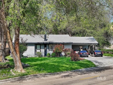 This spacious single-level with basement home in Caldwell, built on Fairview Golf Course in Idaho - for sale on GolfHomes.com, golf home, golf lot