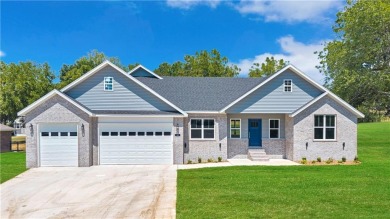 Welcome to this beautiful three-bedroom, two-bathroom new on Holiday Island Executive Golf Course in Arkansas - for sale on GolfHomes.com, golf home, golf lot