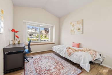 This lovely single level home in a gated community offers easy on Ridgecrest Golf Course in Idaho - for sale on GolfHomes.com, golf home, golf lot