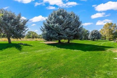 This lovely single level home in a gated community offers easy on Ridgecrest Golf Course in Idaho - for sale on GolfHomes.com, golf home, golf lot