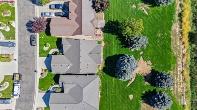 This lovely single level home in a gated community offers easy on Ridgecrest Golf Course in Idaho - for sale on GolfHomes.com, golf home, golf lot
