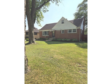 Broker Owned... AS - IS  Charming 5 Bedroom 2 Bathroom Single on White Pines Golf Course in Illinois - for sale on GolfHomes.com, golf home, golf lot