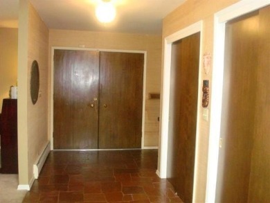 Rare opportunity to own a classic 1960s rancher on a quiet on Manito Golf and Country Club in Washington - for sale on GolfHomes.com, golf home, golf lot