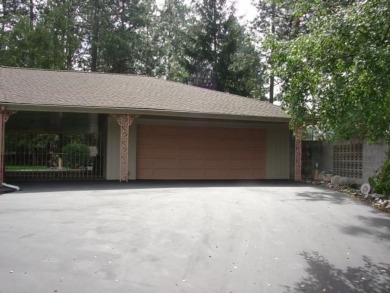 Rare opportunity to own a classic 1960s rancher on a quiet on Manito Golf and Country Club in Washington - for sale on GolfHomes.com, golf home, golf lot