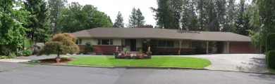 Rare opportunity to own a classic 1960s rancher on a quiet on Manito Golf and Country Club in Washington - for sale on GolfHomes.com, golf home, golf lot