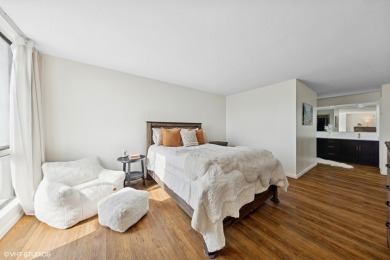 Renovated Luxury in Wood Dale's Dominion Tower.    Spacious 1800 on Maple Meadows Golf Club in Illinois - for sale on GolfHomes.com, golf home, golf lot