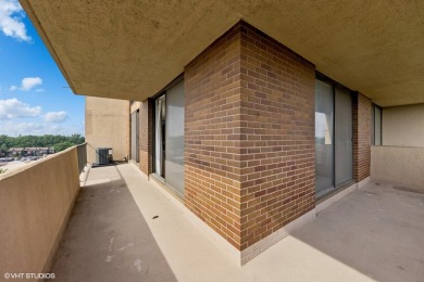 Renovated Luxury in Wood Dale's Dominion Tower.    Spacious 1800 on Maple Meadows Golf Club in Illinois - for sale on GolfHomes.com, golf home, golf lot
