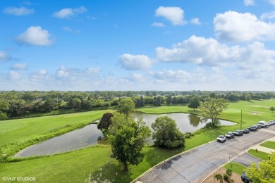Renovated Luxury in Wood Dale's Dominion Tower.    Spacious 1800 on Maple Meadows Golf Club in Illinois - for sale on GolfHomes.com, golf home, golf lot