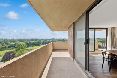 Renovated Luxury in Wood Dale's Dominion Tower.    Spacious 1800 on Maple Meadows Golf Club in Illinois - for sale on GolfHomes.com, golf home, golf lot