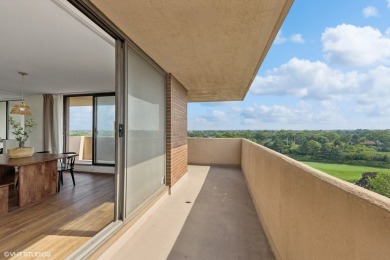 Renovated Luxury in Wood Dale's Dominion Tower.    Spacious 1800 on Maple Meadows Golf Club in Illinois - for sale on GolfHomes.com, golf home, golf lot