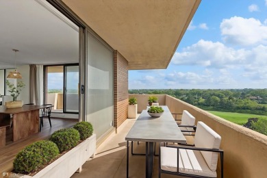 Renovated Luxury in Wood Dale's Dominion Tower.    Spacious 1800 on Maple Meadows Golf Club in Illinois - for sale on GolfHomes.com, golf home, golf lot