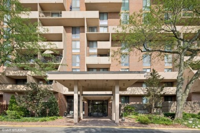 Renovated Luxury in Wood Dale's Dominion Tower.    Spacious 1800 on Maple Meadows Golf Club in Illinois - for sale on GolfHomes.com, golf home, golf lot