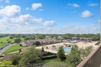 Renovated Luxury in Wood Dale's Dominion Tower.    Spacious 1800 on Maple Meadows Golf Club in Illinois - for sale on GolfHomes.com, golf home, golf lot