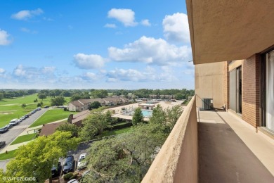 Renovated Luxury in Wood Dale's Dominion Tower.    Spacious 1800 on Maple Meadows Golf Club in Illinois - for sale on GolfHomes.com, golf home, golf lot