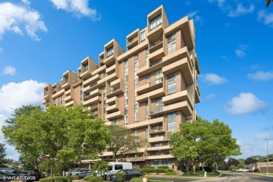 Renovated Luxury in Wood Dale's Dominion Tower.    Spacious 1800 on Maple Meadows Golf Club in Illinois - for sale on GolfHomes.com, golf home, golf lot