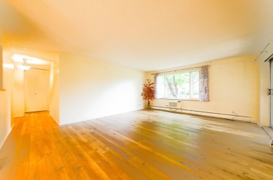 Must-See! Immaculate, Move-In Ready Ground-Floor Condo in on Arlington Lakes Golf Club in Illinois - for sale on GolfHomes.com, golf home, golf lot