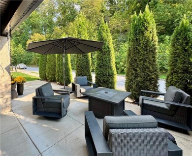 This stunning Shadow Valley Garden home offers a perfect blend on Shadow Valley Country Club in Arkansas - for sale on GolfHomes.com, golf home, golf lot