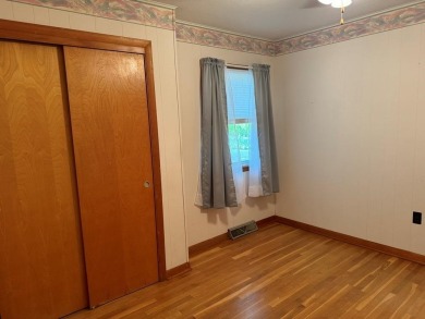 THIS ONE HAS IT ALL!! 3 bdrm, 1 3/4 bath, bonus room off kitchen on Cherokee Village North Course in Arkansas - for sale on GolfHomes.com, golf home, golf lot