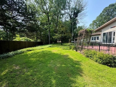 THIS ONE HAS IT ALL!! 3 bdrm, 1 3/4 bath, bonus room off kitchen on Cherokee Village North Course in Arkansas - for sale on GolfHomes.com, golf home, golf lot