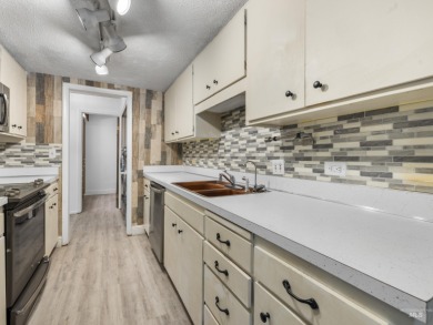 Welcome to Plantation View! This beautifully updated 2 bed, 2 on Plantation Country Club in Idaho - for sale on GolfHomes.com, golf home, golf lot