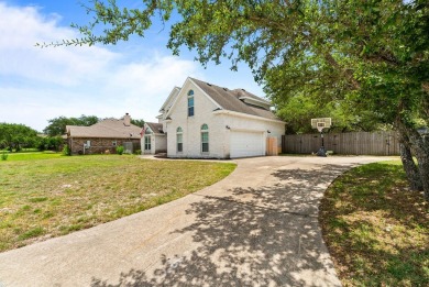 132 St Andrews | Rockport Country Club. A spacious and on Rockport Country Club in Texas - for sale on GolfHomes.com, golf home, golf lot