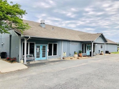 This charming 2-bedroom, 2-bathroom, 1,100 SF barndominium is on Links At Lands End in Texas - for sale on GolfHomes.com, golf home, golf lot